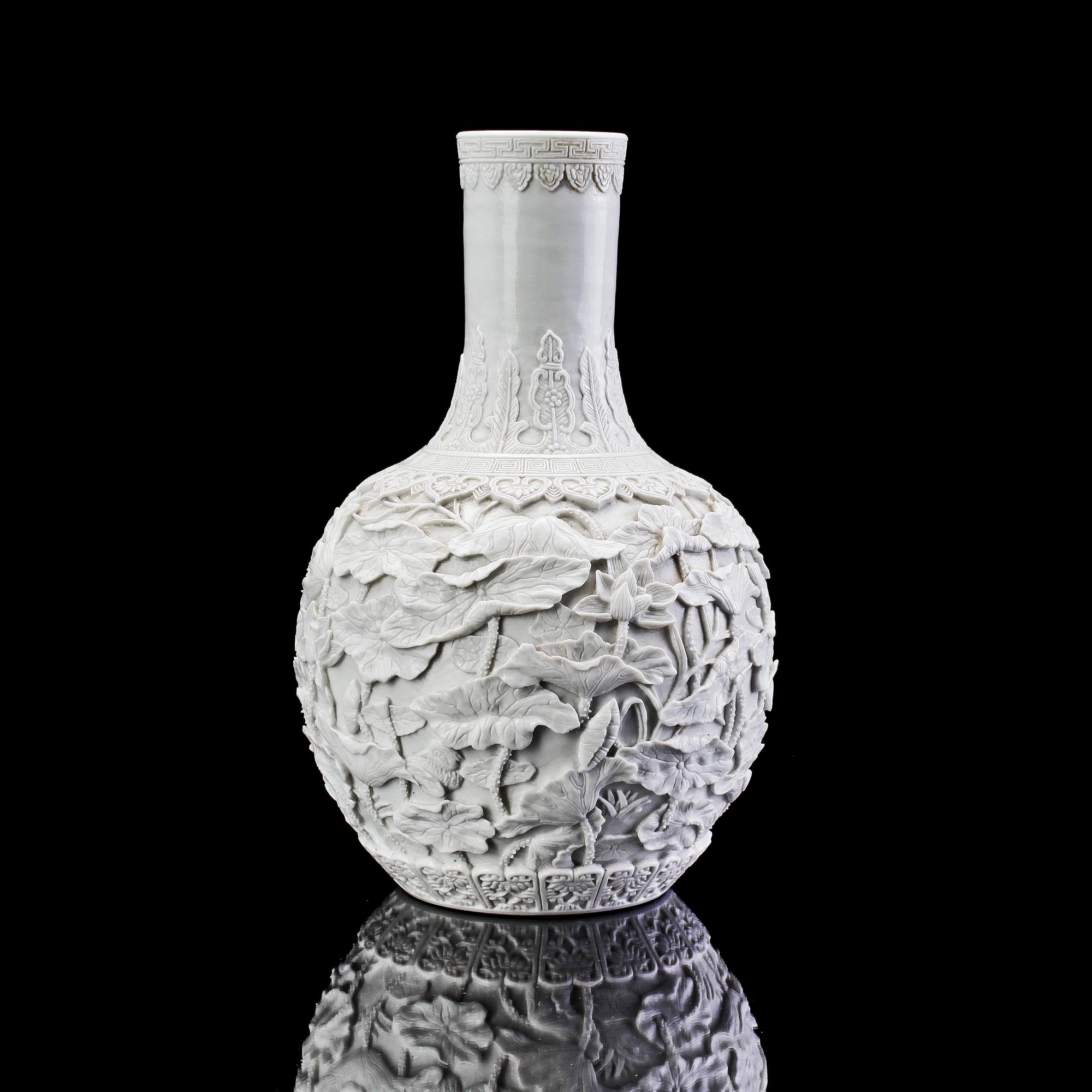 VAS, porslin, Kina, 1900-talets första hälft.