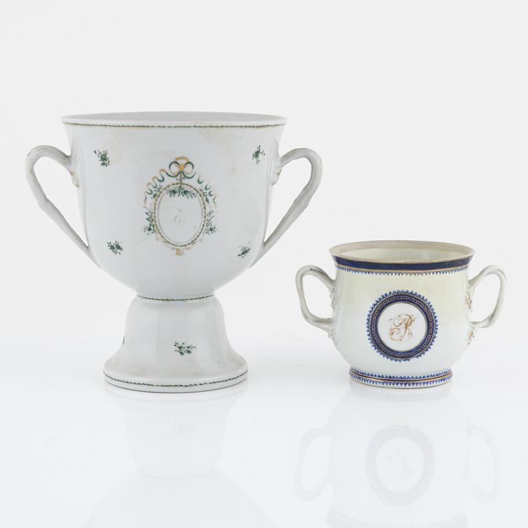 Two cups with handles, China, Qing dynasty, around the year 1800.