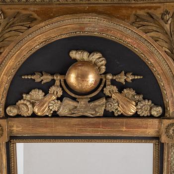 A late Gustavian mirror from around the year 1800.