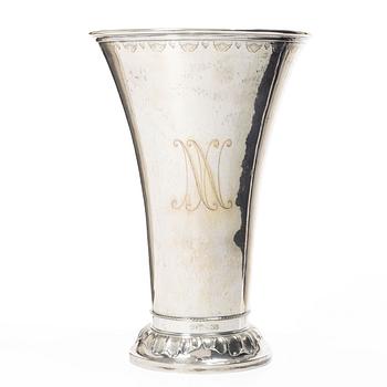 Guldsmedsaktiebolaget (GAB), Beaker/vase, silver, Stockholm 1936.