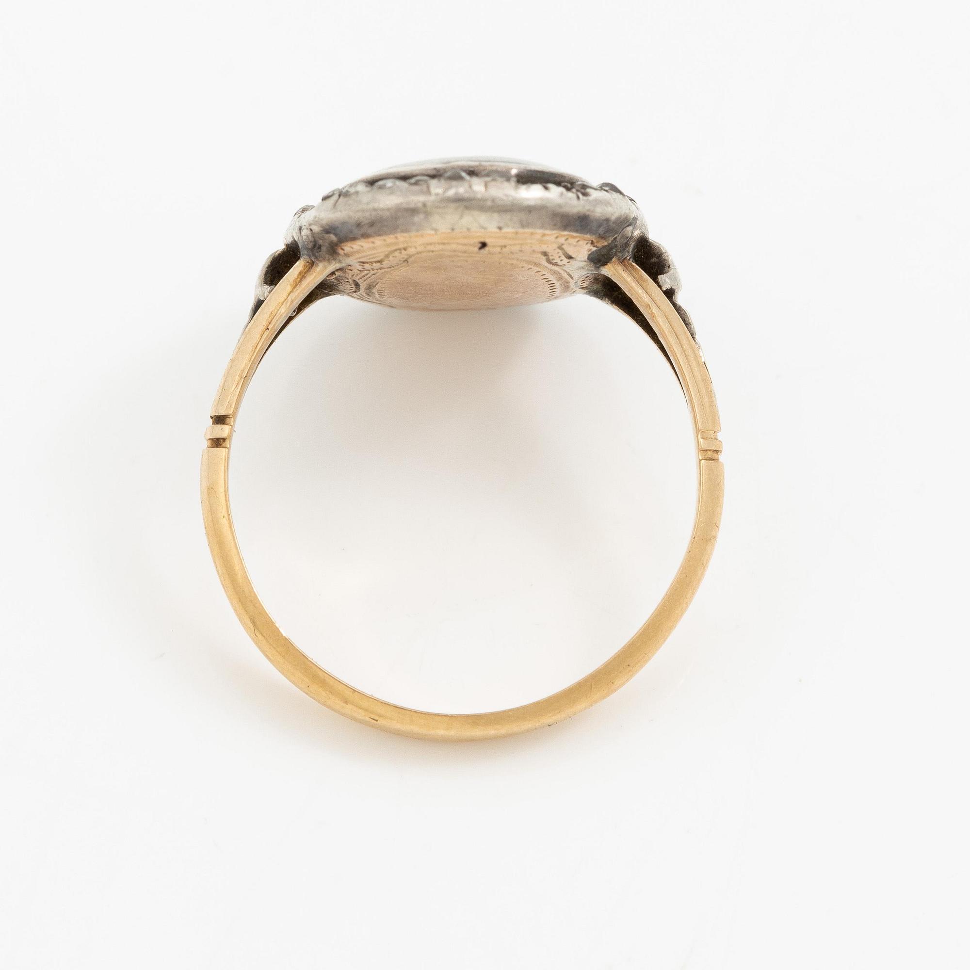 Revolutionsring, Gustav III, guld, silver, emalj och diamanter.
