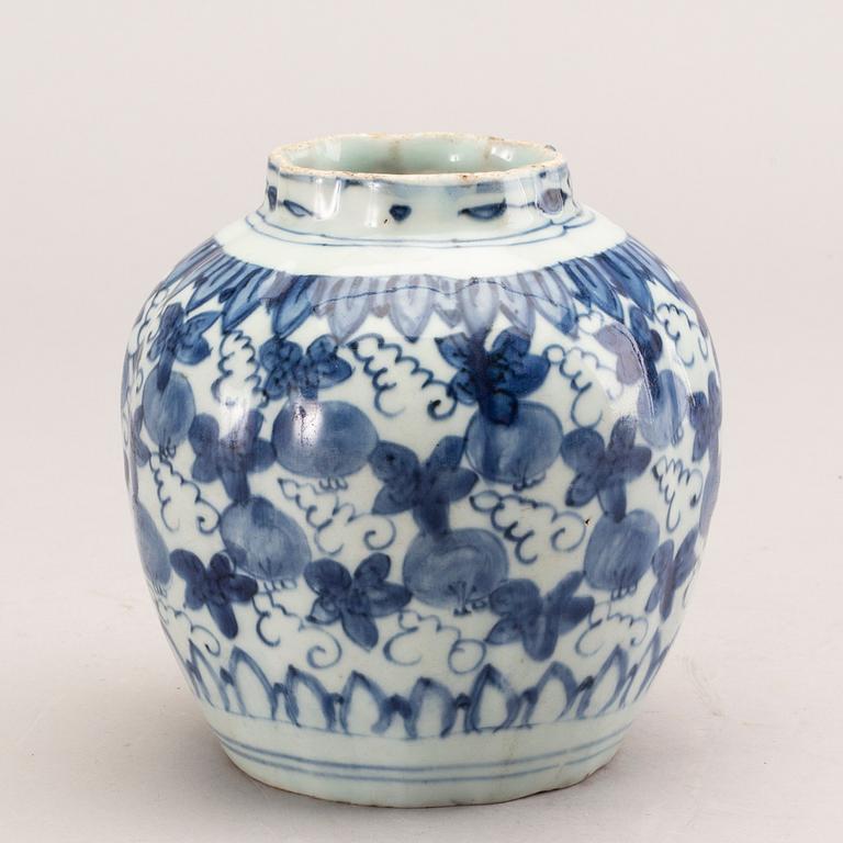 Urna, porslin. Mingdynastin, Wanli (1572-1620).