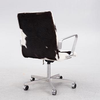 Arne Jacobsen, an 'Oxford' chair, Republic of Fritz Hansen, dated 2008.
