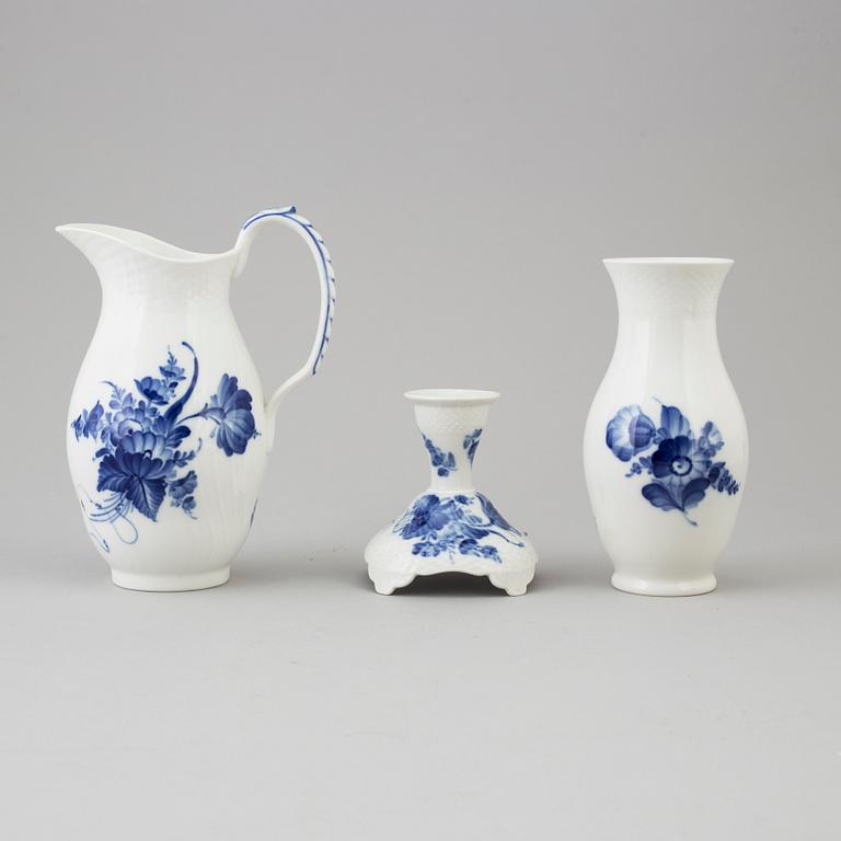 ROYAL COPENHAGEN, a 74 pcs dinner service.