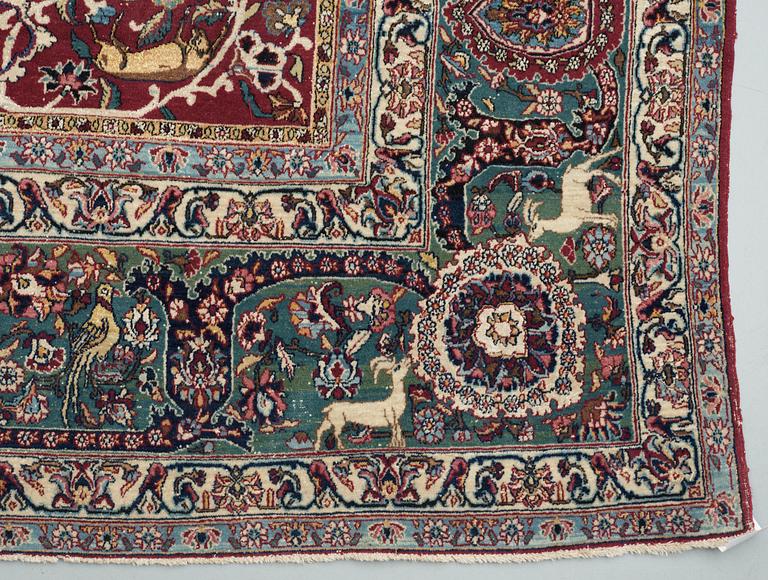 SEMIANTIK TEHERAN FIGURAL PART SILK. 355 x 270 cm.