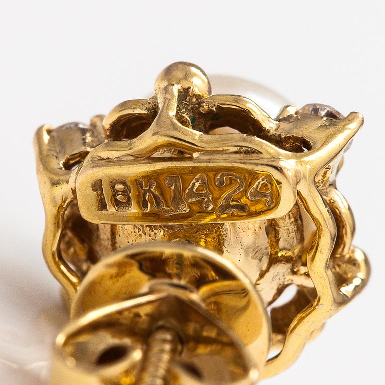 Örhängen, 18K guld, oldade pärlor, diamanter ca 0.09 ct tot.
