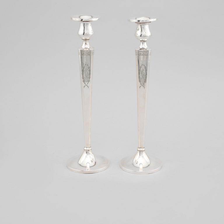 LJUSSTAKAR, ett par, sterlingsilver, 1900-talets andra hälft,