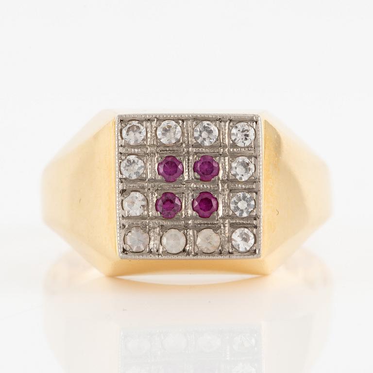 Ring, Alton, 18K gold with rubies and white stones.