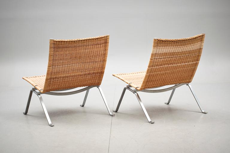 FÅTÖLJER, ett par, "PK-22", Poul Kjaerholm för Fritz Hansen, etikettmärkta 1986.