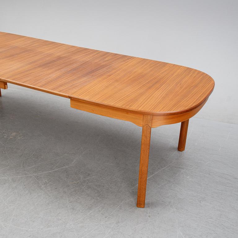 Carl Malmsten, a 'Ambassdör' walnut dining suite, Åfors Möbelfabrik.