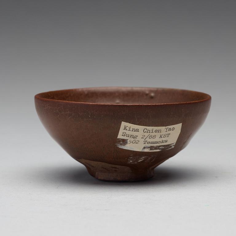 A small brown glazed temmoku bowl, Song dynasty (960-1279).