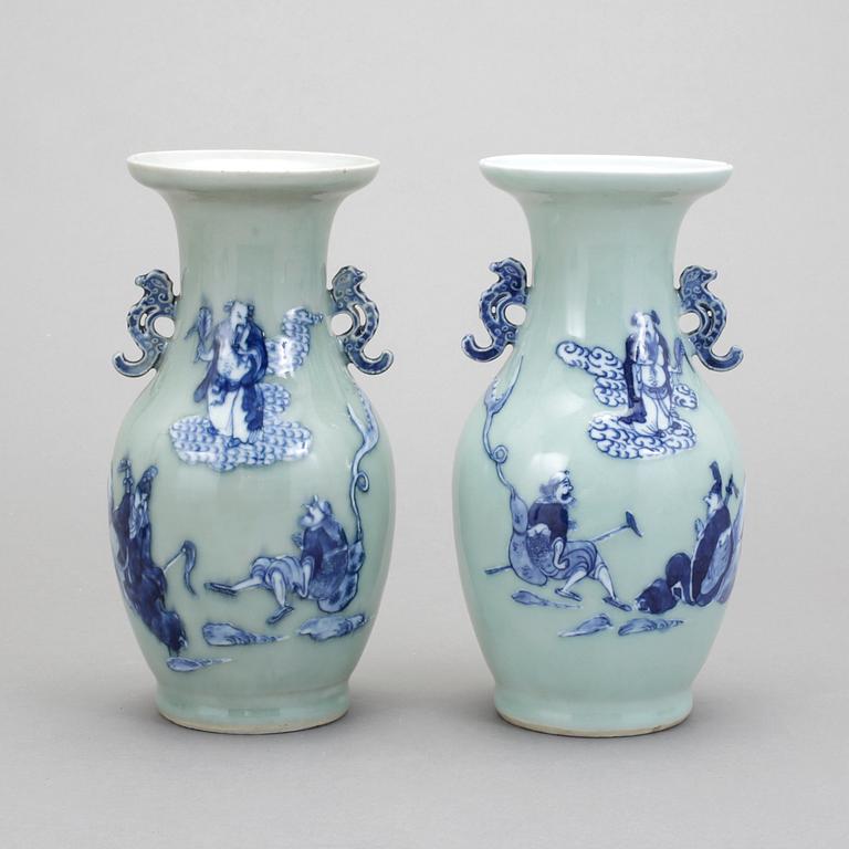 VASER, ett par, porslin, Kina, 1800-tal.
