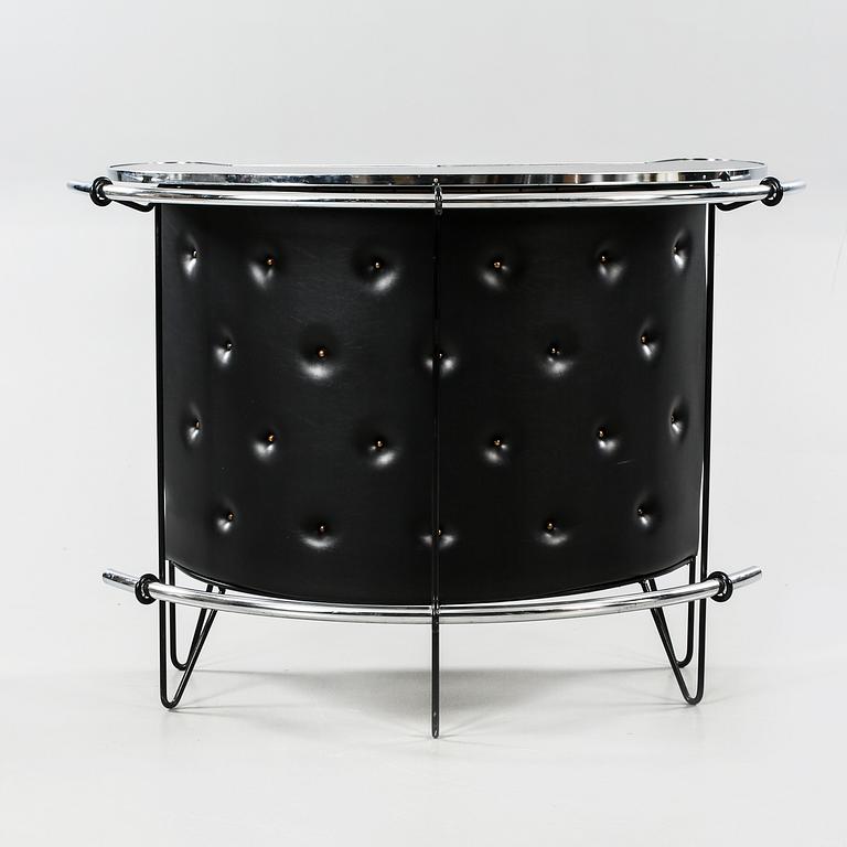 BARDISK samt BARSTOLAR, 3 st, 1950/60-tal.