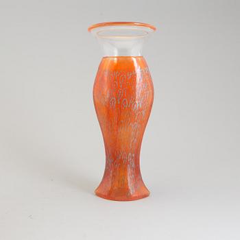 KJELL ENGMAN, skål samt VAS, glas. Kosta Boda Artist Collection.