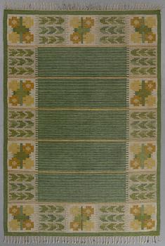 MATTA, rölakan, signerad BW (Berit Woelfer), 1900-talets andra hälft, ca 286 x 199 cm.