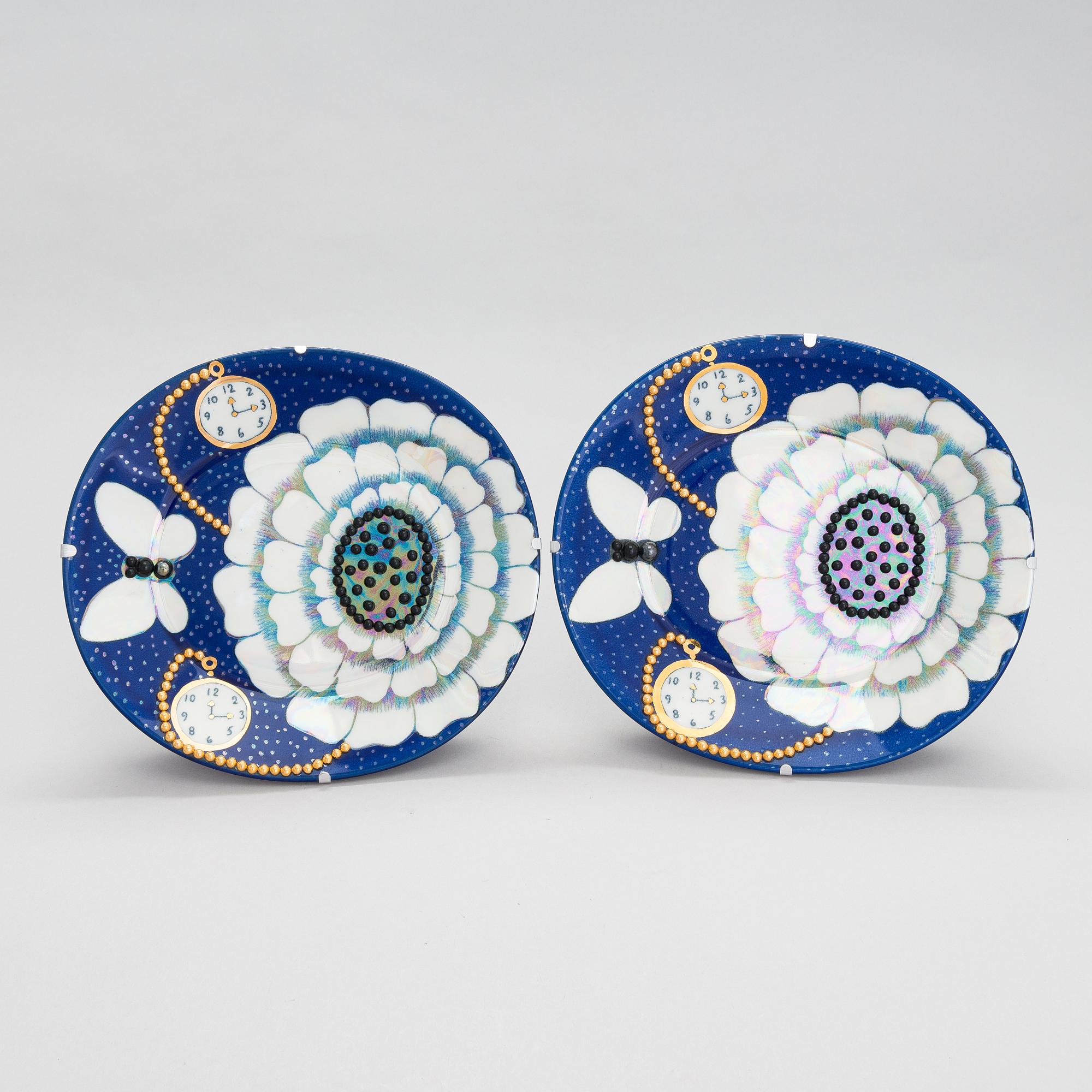 Birger Kaipiainen, Two ceramic dishes signed Birger Kaipiainen, Arabia, Finland.
