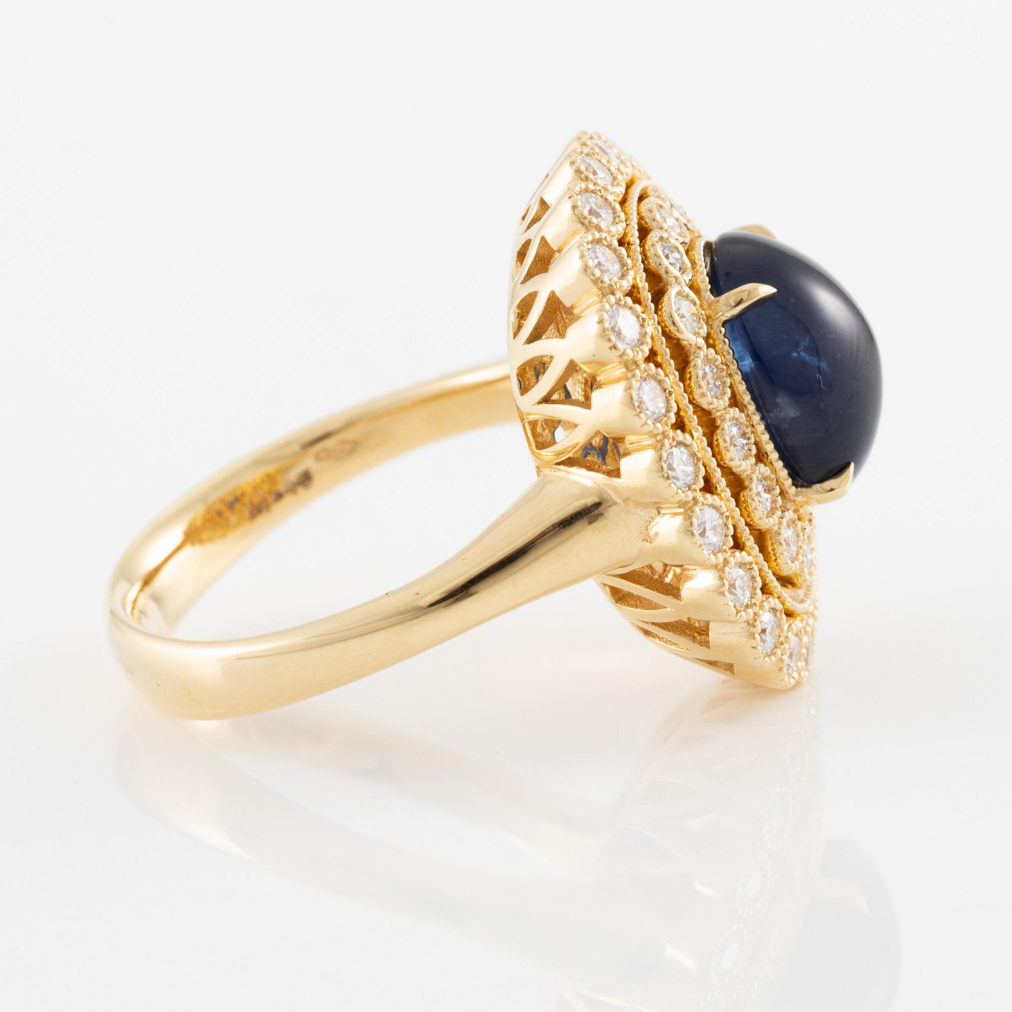 Ring in 18K gold with cabochon-cut sapphire and brilliant-cut diamonds.