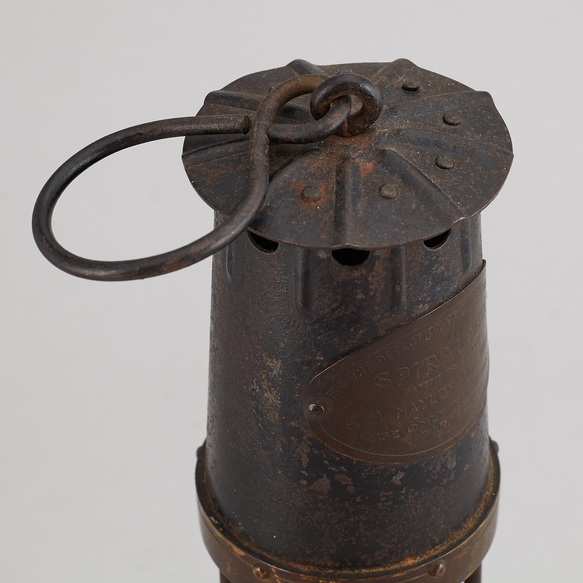 A miners lantern "Spiralarm", England, 20th Century.