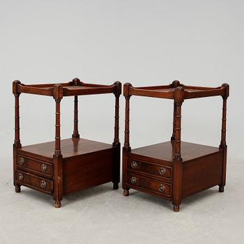 SÄNGBORD, ett par, engelsk stil, 1900-talets andra hälft.