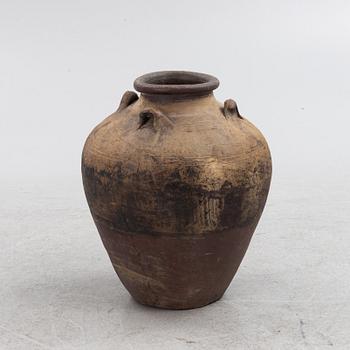 A ceramic floor urn,