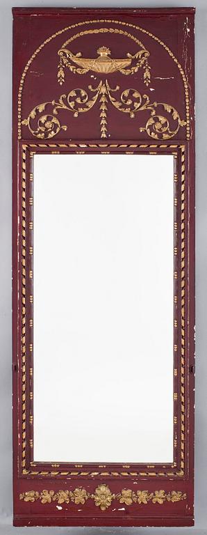 VÄGGFÄLT MED SPEGEL, gustaviansk, sent 1700-tal.