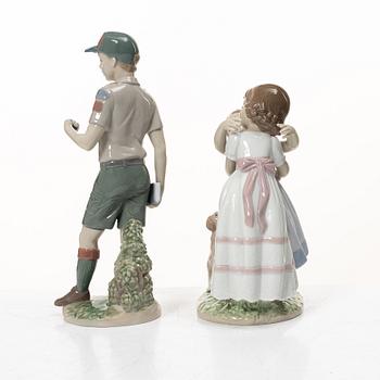 Lladró, 5 figuriner, " Flowers for mommy", "For a special someone", "Gime me a hug", "Classic scout", " Off to school".