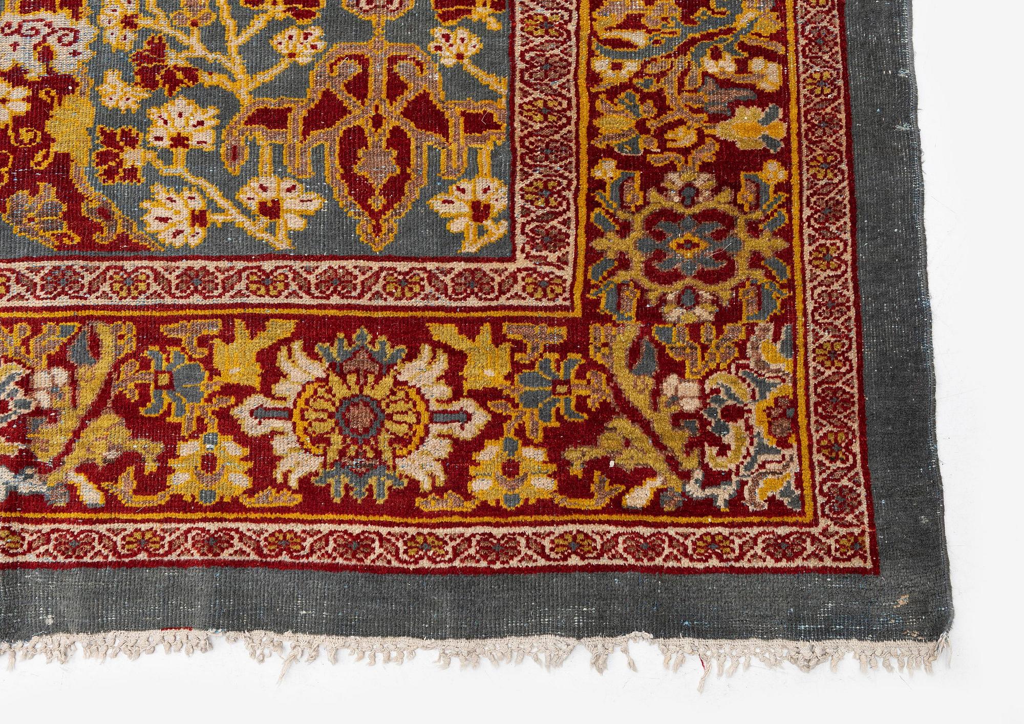 A Ziegler Mahal carpet, West Persia, 523 x 363 cm.