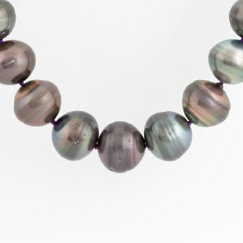 Cultured 'Tahiti' pearl necklace, ca 15 - 19 mm, clasp 18K gold.