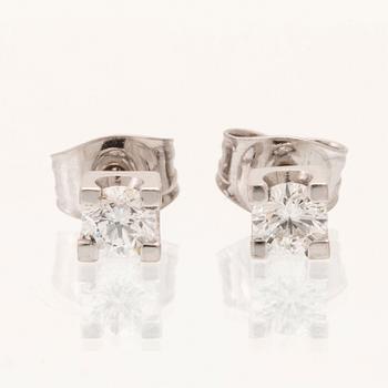 Örhängen ett par 18K vitguld med runda briljantslipade diamanter.