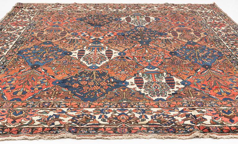 A semi-antique Chahar Mahal/Bakhtiari carpet, ca 397 x 351 cm.