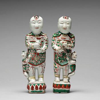 143. Two famille verte figures, Qing dynasty, Kangxi (1662-1722).