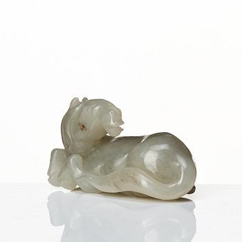 A carved nephrite figure of a reclining horse, Qing dynasty.