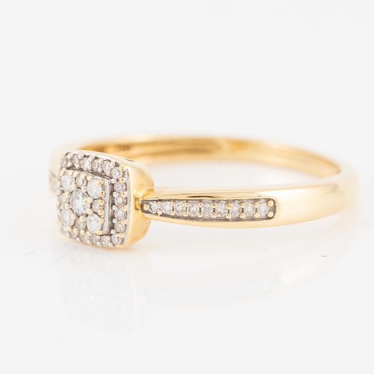 Ring, 18K gold with small brilliant-cut diamonds.