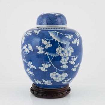 A blue and white porcelain ginger jar, China, 20th century.