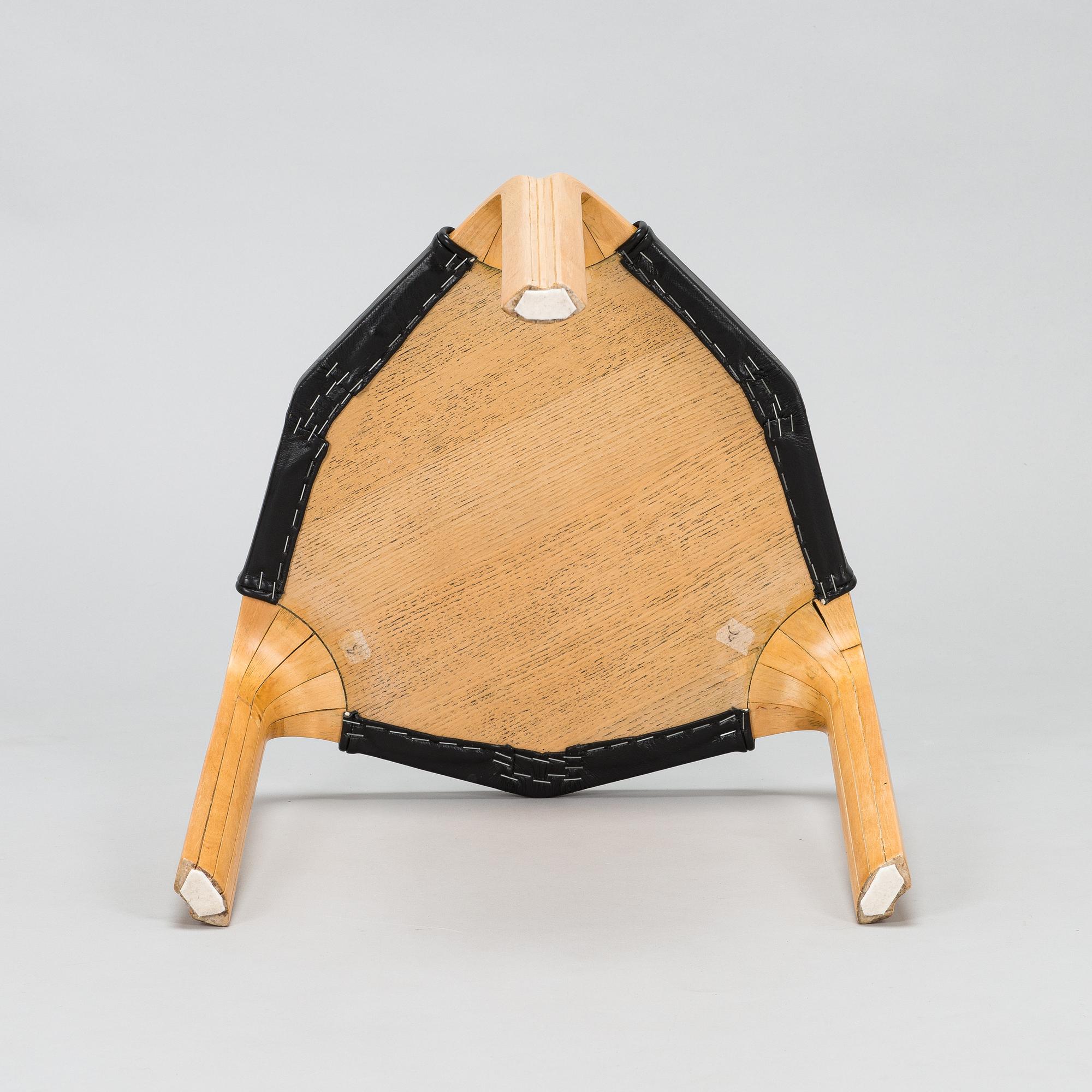 Alvar Aalto, an X 602 stool, Artek, latter half of the 20th century.