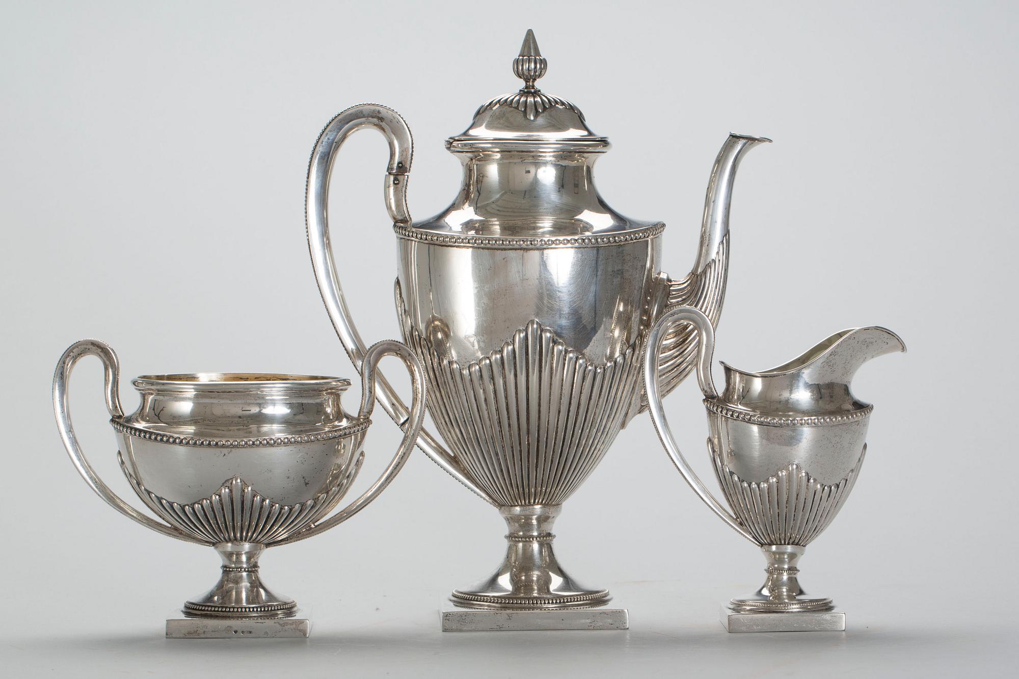 KAFFESERVIS, 3 delar, CG Hallberg, Stockholm, 1909, silver, vikt 1280 g.