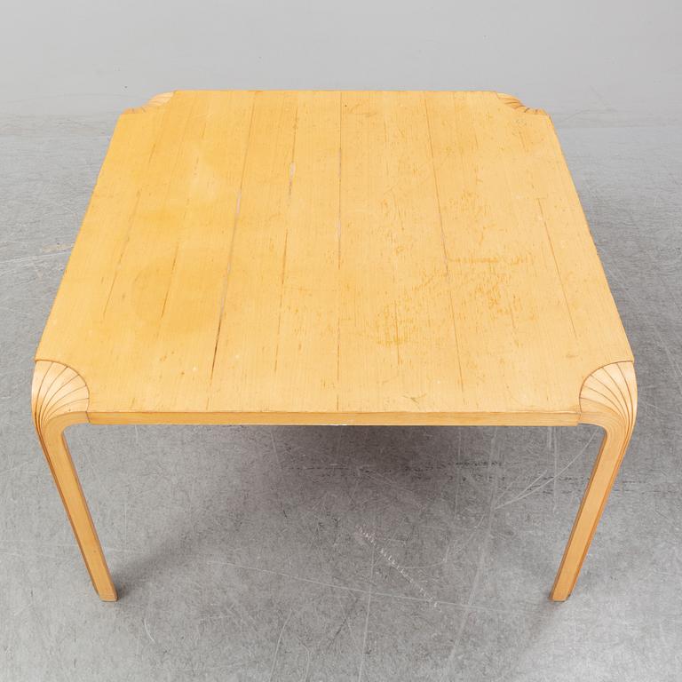 ALVAR AALTO, soffbord, björk samt karmstolar ett par, modell 46, Artek.