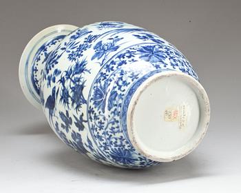 GOLVVAS, porslin. Kina. 1800-tal.