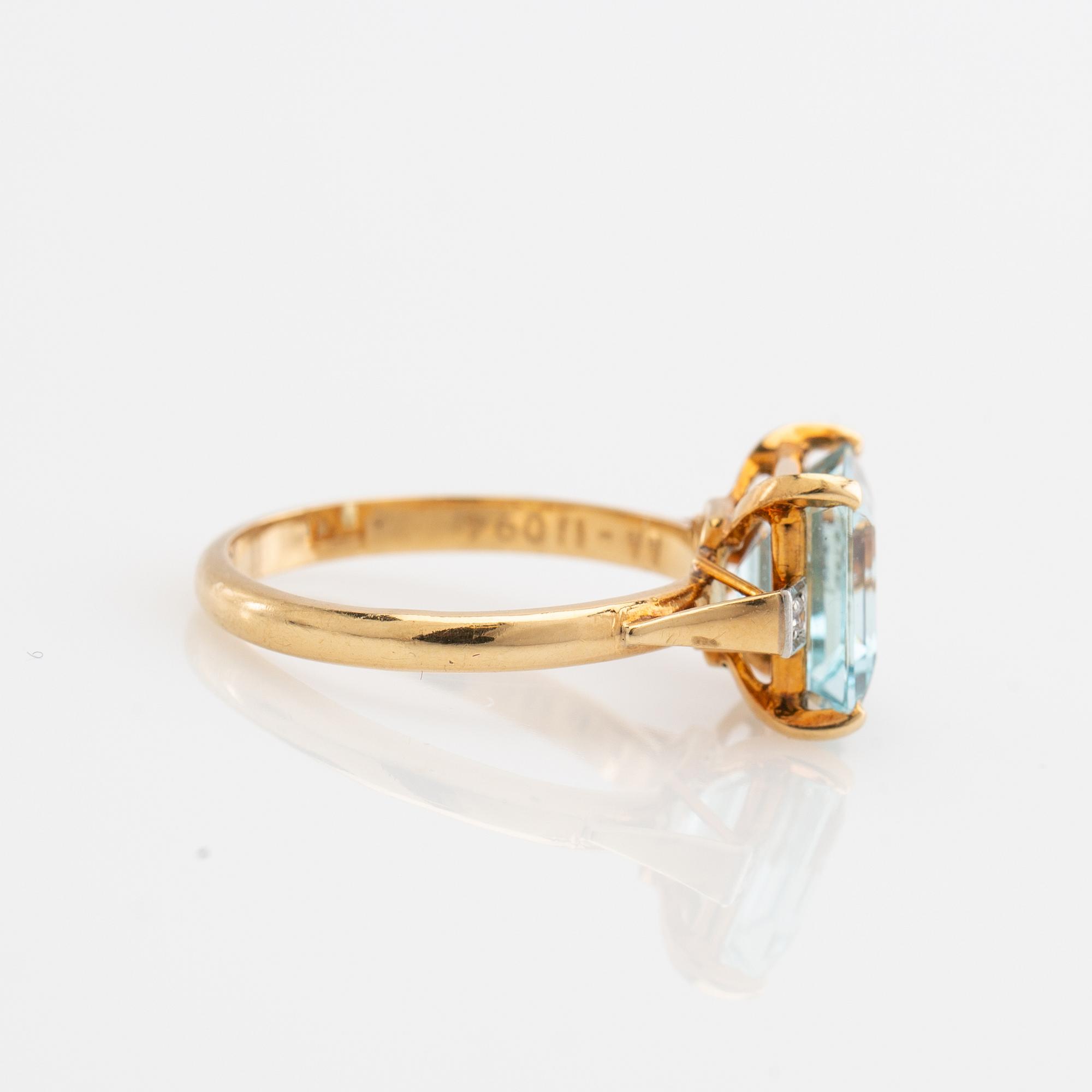 Ring, 18K gold with aquamarines and diamonds.