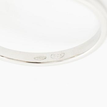 Ring 18K white gold with an oval brilliant-cut diamond 1.29 ct, accompanied by GIA report.