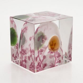 Oiva Toikka, an annual glass cube, signed Oiva Toikka, Nuutajärvi 2008 and numbered 213/2000.