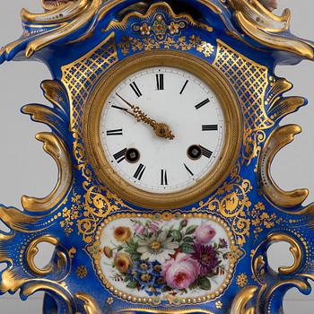 Bordsgarnityr, 3 delar, porslin, Frankrike, 1800-talets mitt/andra hälft.