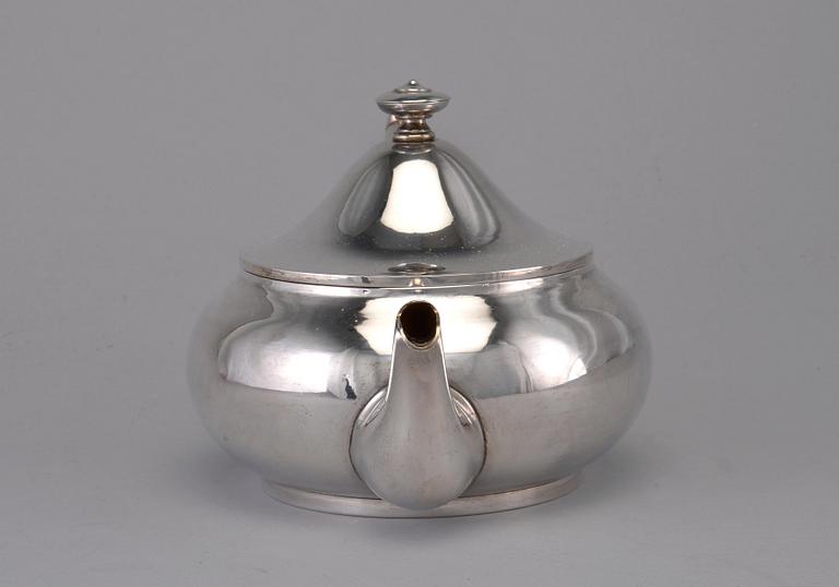A TEA POT, 84 silver, P. Ovchinnikov Moskow1872. Weight 548 g.