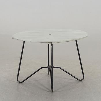 TRÄDGÅRDSMÖBEL, 2+1+1 samt BORD, 1950-TAL.