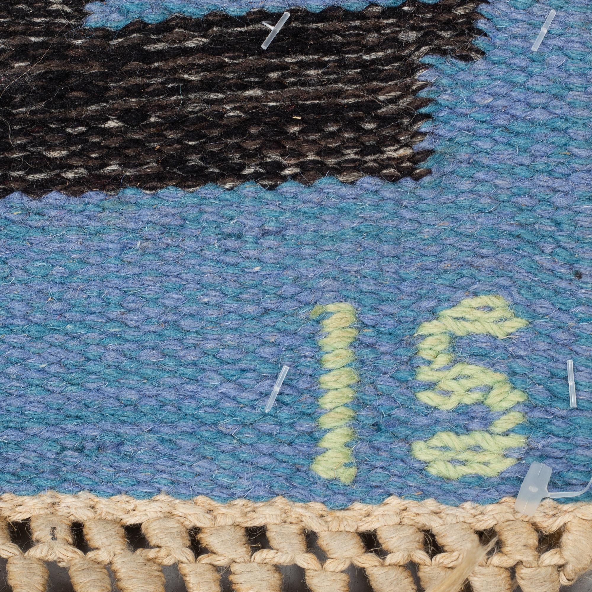 Ingegerd Silow, vävnad, "Fiskeläge", rölakan ca 124,5 x 81-83,5 cm, signerad IS.