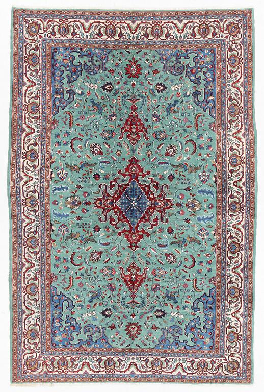Matta, Oriental ca 285 x 185 cm.