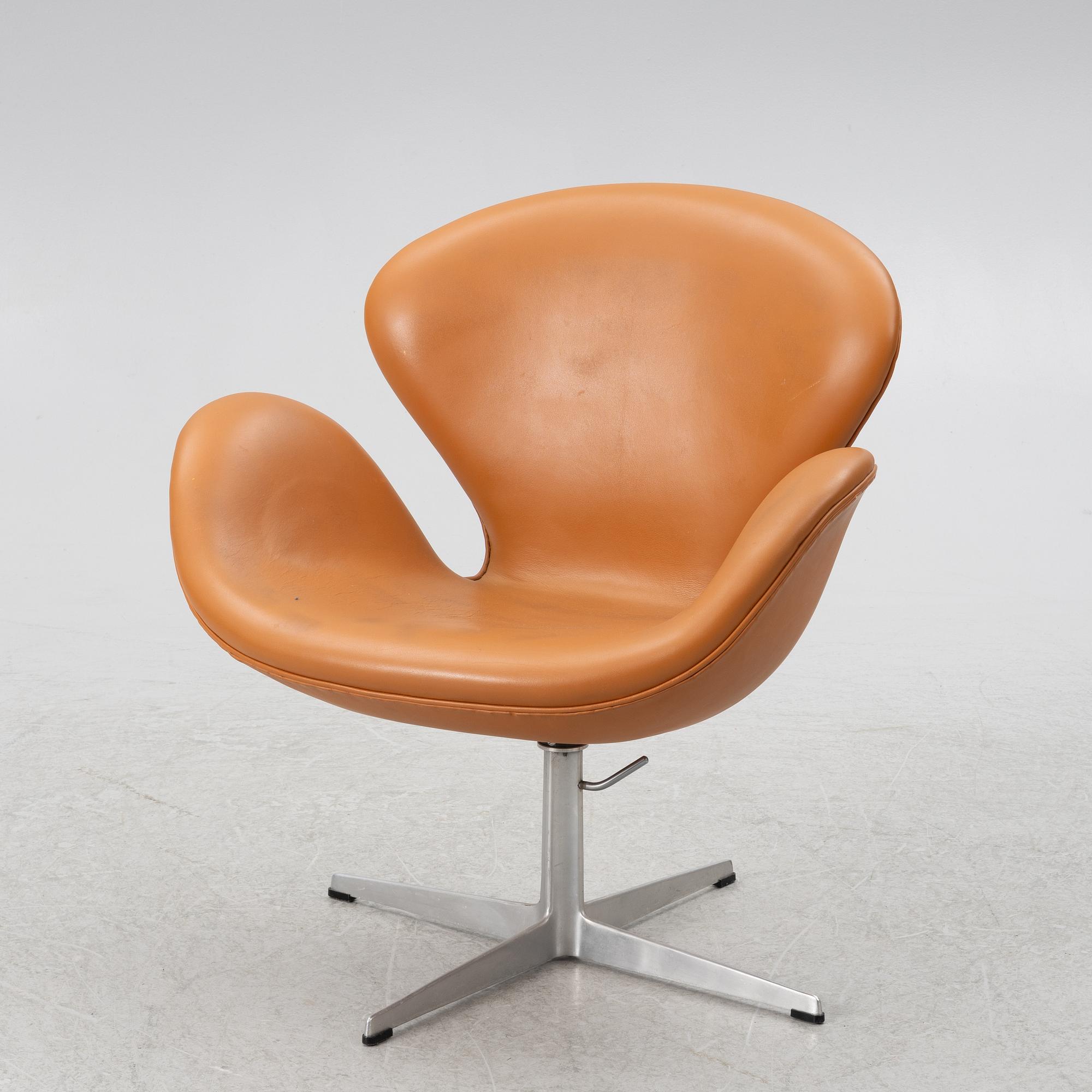 Arne Jacobsen, armchair, "The Swan", Fritz Hansen, Denmark, probably 1960s.