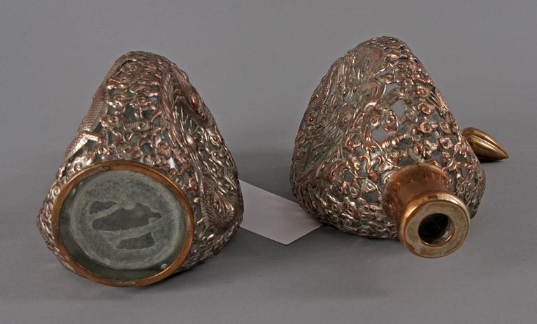 KARAFFER, ett par, Asien.