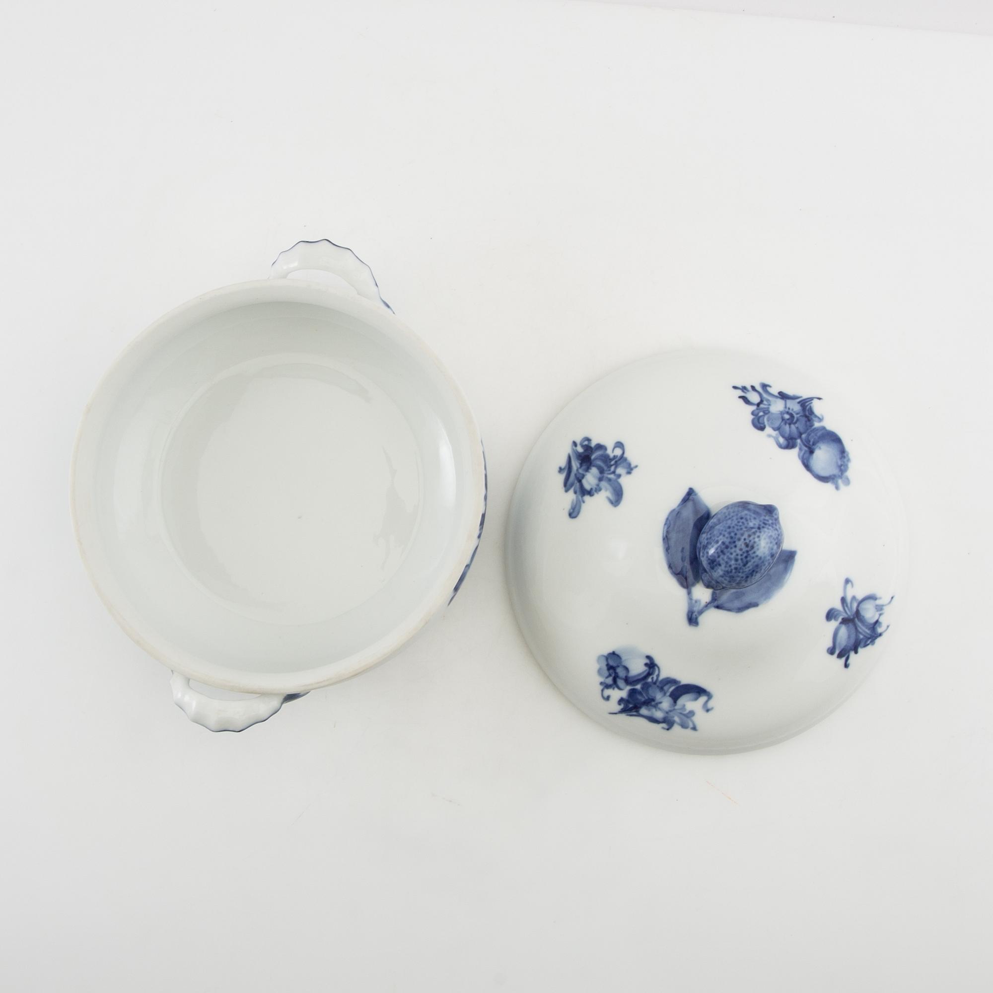 Service approximately 140 pieces "Blue Flower" Royal Copenhagen Denmark 20th century porcelain.
