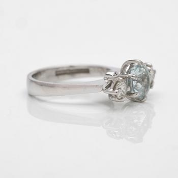 18K white gold ring with aquamarine and diamonds.